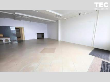 TOP LOKAL BEMOWO, 110 m , WITRYNY 7 m, PARKING