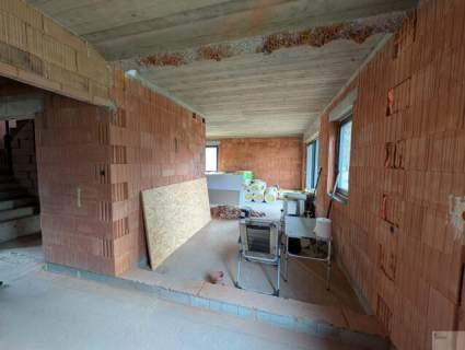 Dąbrowa Górnicza, Dom wśród zieleni 151,48
