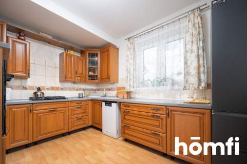 Zadbany dom z pięknym ogrodem 4 sypialnie Salon
