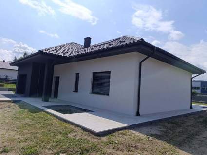 Dom willa z antresolą działka 16 arów.