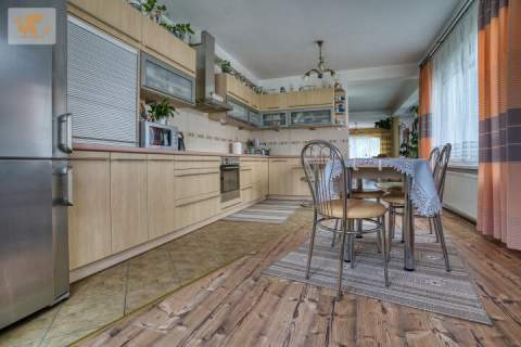 Dwa domy budynek gosp. na działce 1 900 m2 Centrum Jordanowa