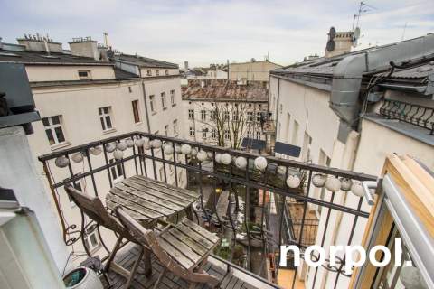 Przestronny apartament z osobną sypialnią i balkonem w centrum...