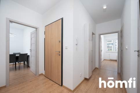 3pokoje, oddzielna kuchnia, garderobą, duży balkon