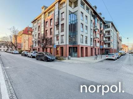Dwupoziomowe mieszkanie z dużym tarasem/ Apartment with a large...