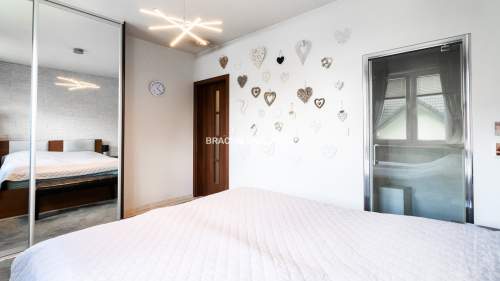 83m2 238m2 ogródek dwa m. postojowe