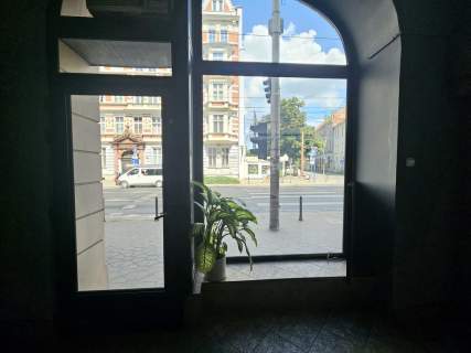 Lokal 3 pokoje, aneks 2 łazienki antresola sejf