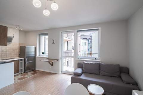 Jasna kawalerka, balkon komórka - Towarowa10