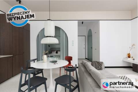 Designerskie mieszkanie z ogrókiem i halą garażową