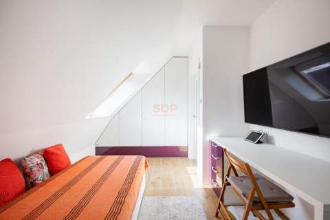 6 sypialni, 2 auta w garażu, działka 862m2