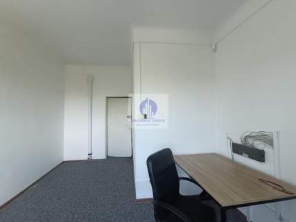 Włochy lokal biurowy 13,70m2 do wynajęcia