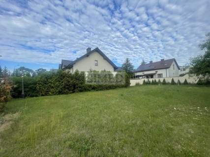 Blisko szkoła,przystanek.Duża działka,dom,garaż,