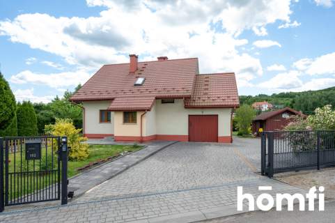 Zadbany dom z pięknym ogrodem 4 sypialnie Salon