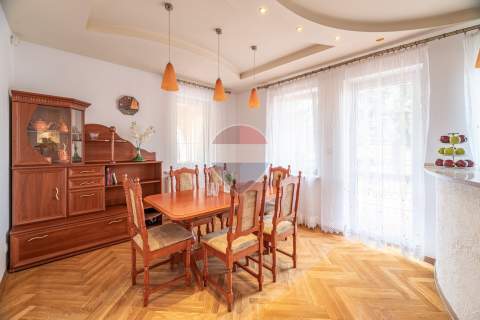 Dom z domkiem gościnnym i ogrodem Radom Staroopatowska