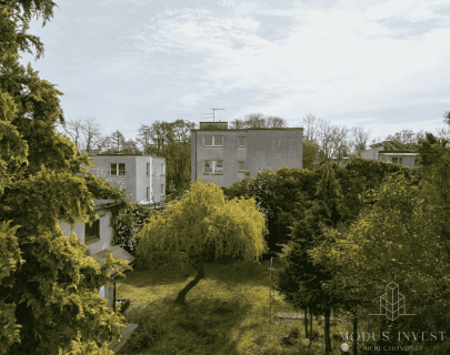 Dom przy parku Starowiejskim z pięknym ogródkiem