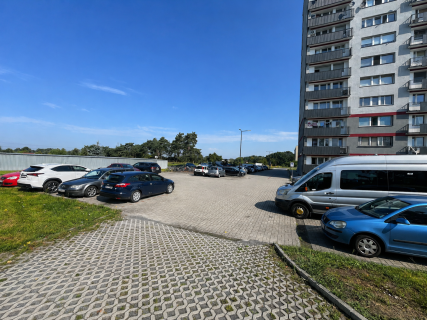 2 duże pokoje duży balkon winda gotowe do zamieszkania