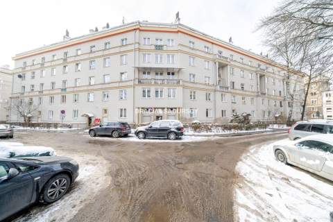 2-pokojowe z osobną kuchnią.