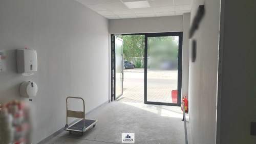 Hala handlowo-magazynowa z biurem parking