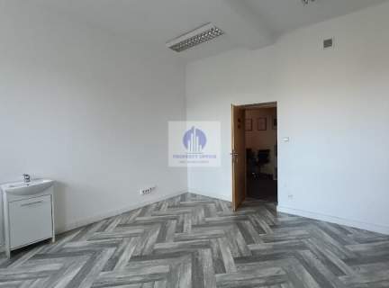 Śródmieście lokal biurowo-usługowy 23,80 m2 z umywalką, do wyna