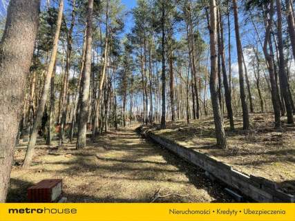 Budowlana 3200 m , w spokojnej i zielonej okolicy.