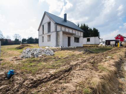 Dom w spokojnej okolicy Jeziora Dobczyckiego.