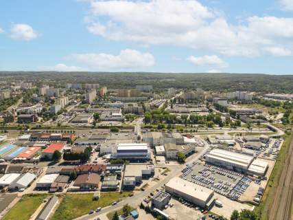 Biurowiec 2 Hale Plac - Nieruchomość inwestycyjna.
