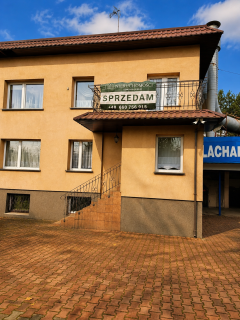 Przestronny dom z warsztatem na sprzedaż