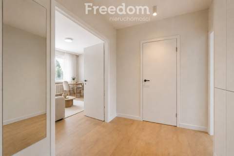2-pokoje z dużym balkonem, piwnicą m. postojowe