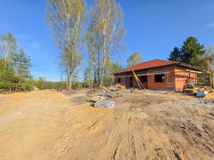 Pierwszy z czternastu nowych domów w Biskupicach