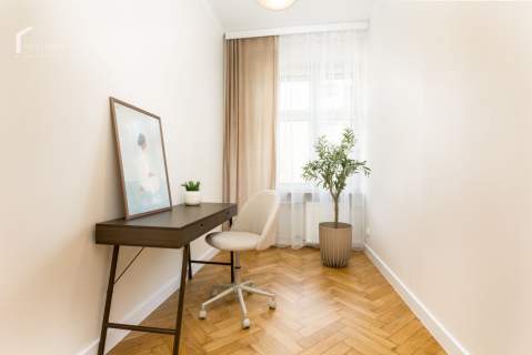 75 mkw po remoncie 3 pokoje z balkonem I piętro