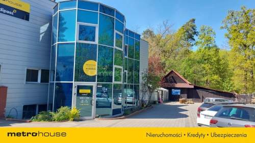 Biuro z dużą powierzchnią magazynową
