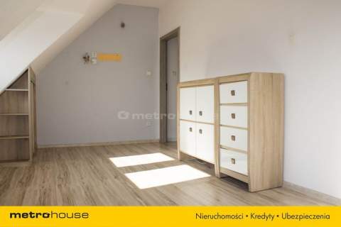 3 pokoje, Białogard, częściowo umeblowane.