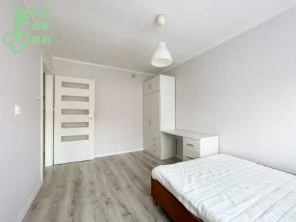 Gdynia Dąbrowa, 56m2, trzy pokoje, balkon, garaż, pierwsze piętro