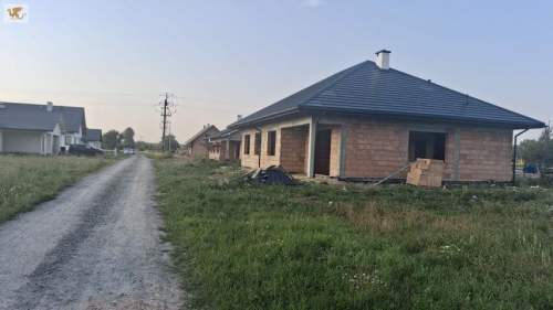 Nowoczesne domy na kameralnym osiedlu - stan zamknięty z elewacją