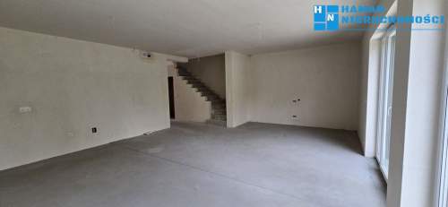 Dom 156 m z ogrodem, garażem i 4 sypialniami