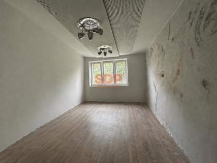 55m2 3 pokoje osobna kuchnia, częściowo do remontu