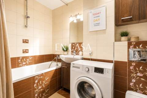 57 m 4 pokoje balkon Wola