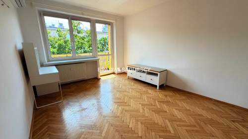Trzypokojowe M z oddzielną kuchnią blisko centrum