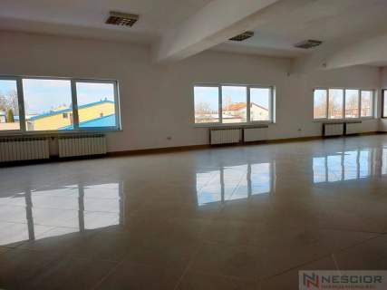 Lokal 400 m2