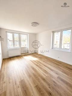 2MIN MONTE CASSINO SOLIDNE WYKOŃCZENIE KAMIENICA