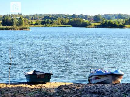 Działka nad jeziorem linia brzegowa, las, plaża