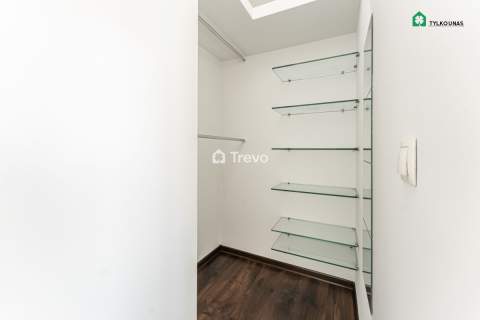 3 Pokoje blisko tramwaju, Winda, Dwa poziomy