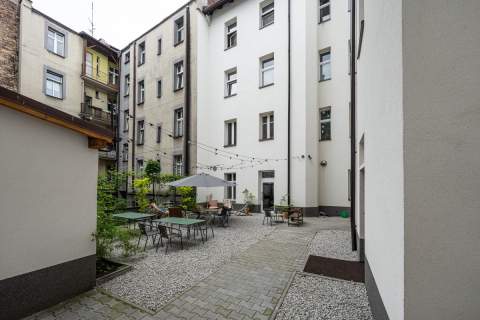 Dwupoziomowe w odrestaurowanej kamienicy w centrum