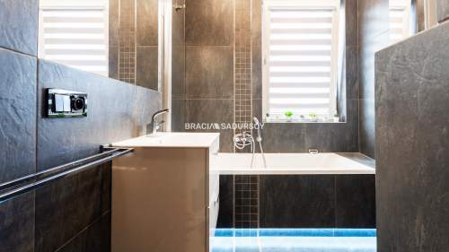 83m2 238m2 ogródek dwa m. postojowe