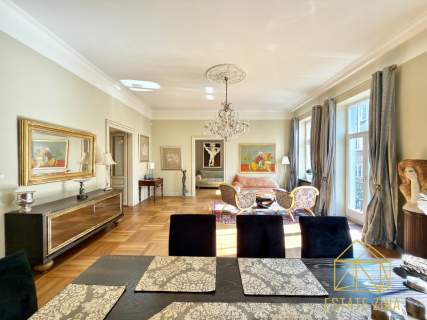 Przestronny apartament z balkonem w Kamienicy