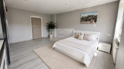 Mieszkanie 98,5 m2 3/4 pokoje Balkon 2 piwnice 
