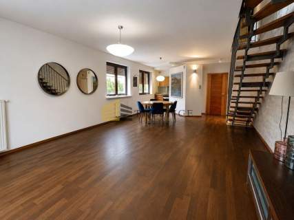 Dwupoziomowy apartament z ogródkiem Wilanów Garaż
