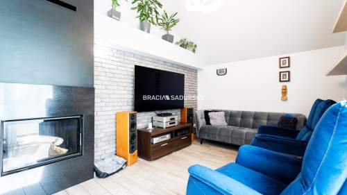 83m2 238m2 ogródek dwa m. postojowe