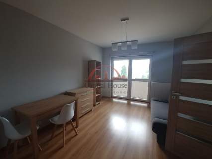 Kawalerka z balkonem, oddzielną kuchnią i garażem