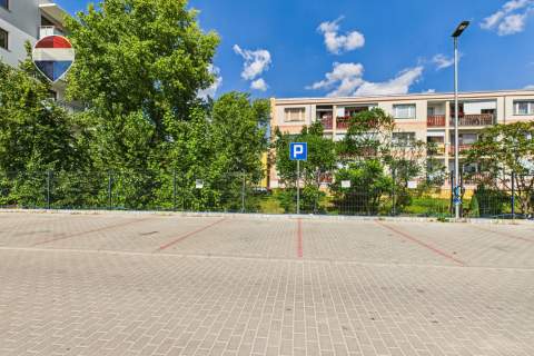 Do wynajęcia 2 pokoje z balkonem i parkingiem