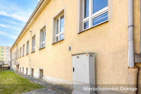 Budynek biurowy na dużej działce
